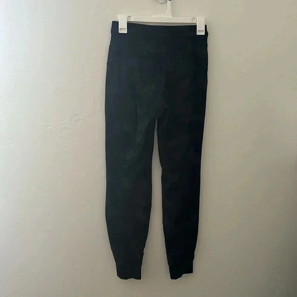 Lululemon Black Camo Ready to Rulu Joggers - Picture 4 of 8